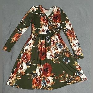 Fall/Autumn floral long sleeve dress. Unknown brand, size small. Soft fabric.